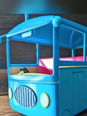 Peppa pig talking school Bus Blue Kids Toy Bus with Pink Seat Jazzwares